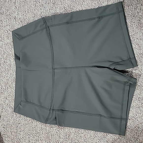 Yoga Shorts with Pockets - Sage - Picture 3 of 7